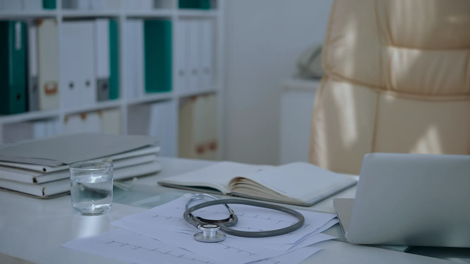 Dr. Celso Mendanha — Infectologista